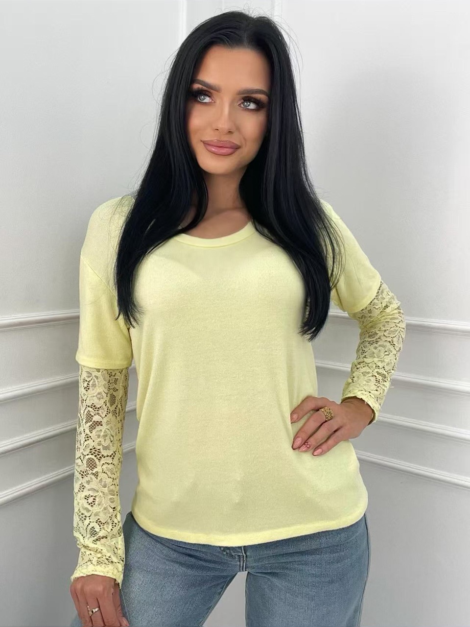 Μπλούζα ελαστική με δαντέλα στα μανίκια