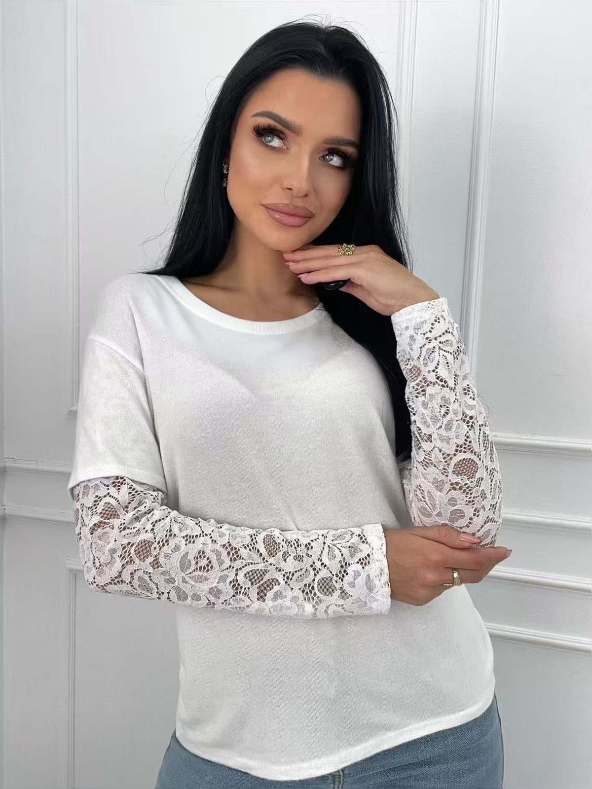Μπλούζα ελαστική με δαντέλα στα μανίκια - Image 2