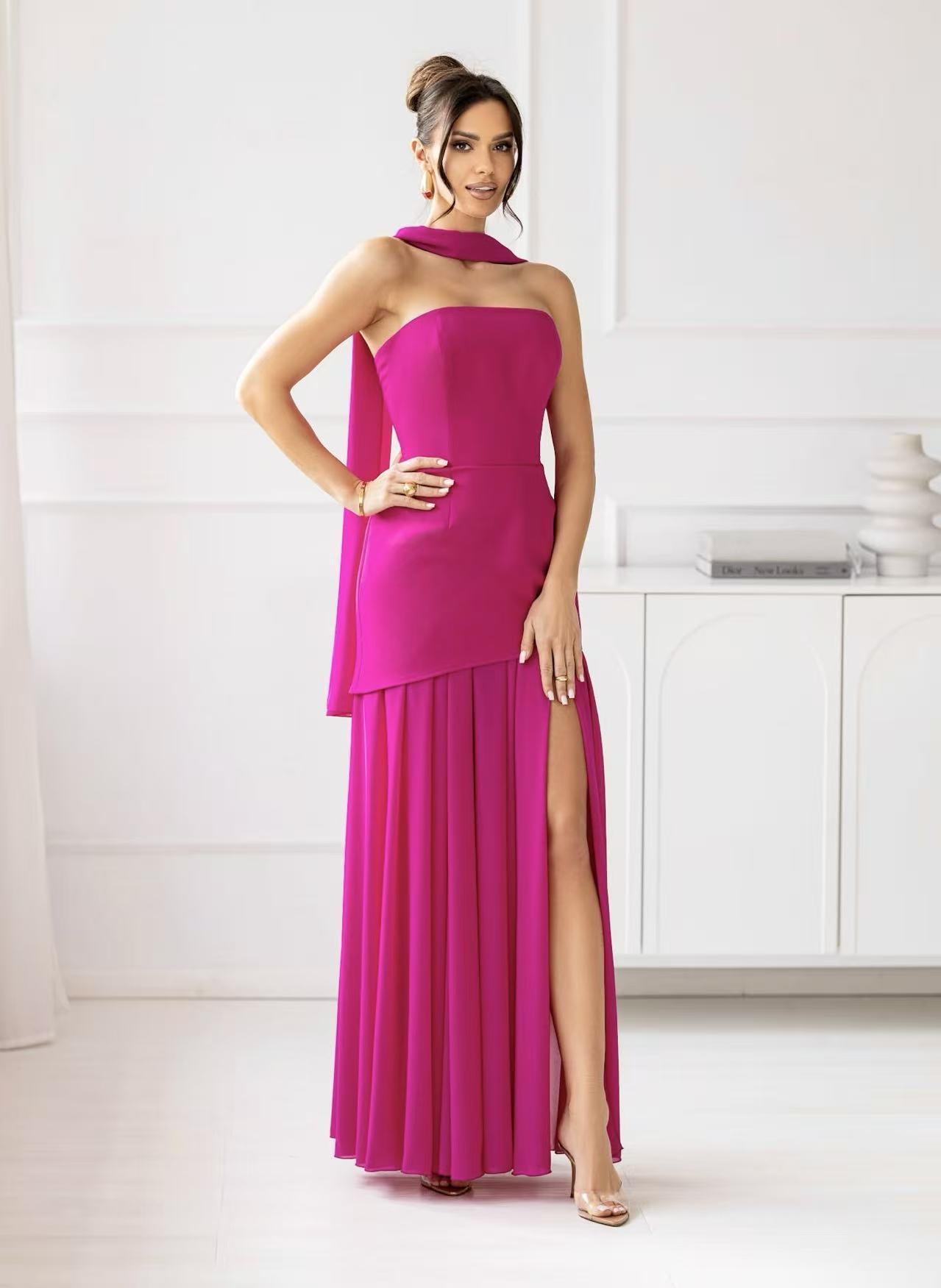 Φόρεμα μάξι στράπλες με φουλάρι