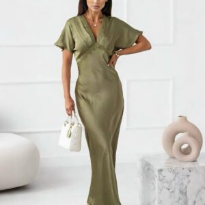 Μάξι φόρεμα σατινέ με V λαιμόκοψη