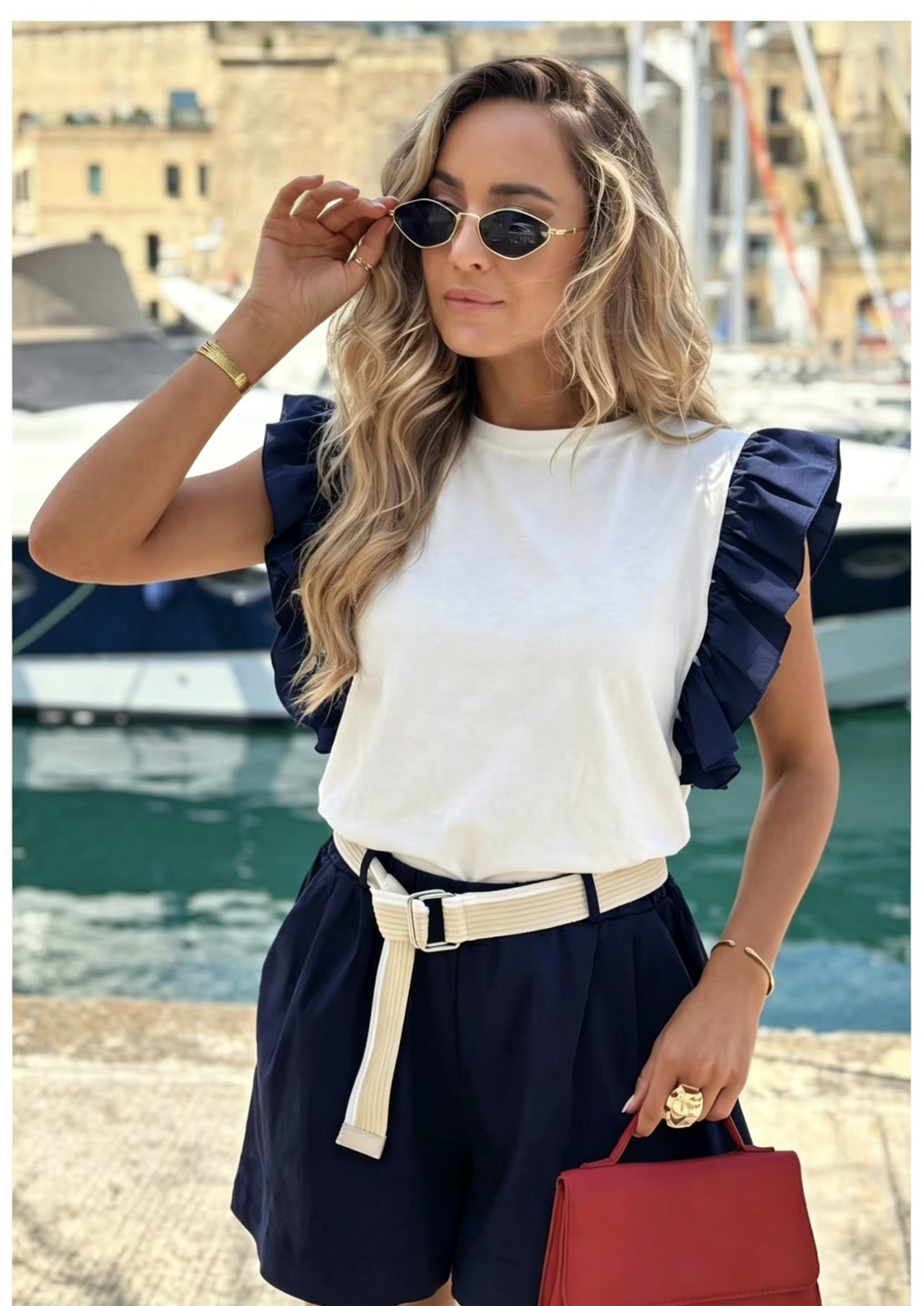 Σετ μπλούζα αμάνικη με βολάν και σορτς με ζώνη - Image 2